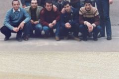 Ocak-1987-Metris-C.evi-soldan-saga-4.-ben6.-Emre-Bilginonde-oturanlardan-sol-basta-GVur-Aliadasim-Ali-Bulut2.-Ali-Turker-Ertuncay3.-Ulku-Daricioglu4.-Nesemi-sahan