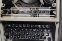 1_atif_daktilo-1