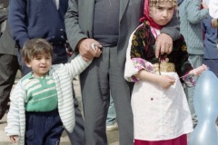Ali-Kaypakkaya-ve-torunlari-Dilan-ve-Cem-Ayata-1990