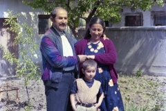 Babam-Sukran-Ana-Kucuk-Ibo-Evin-Bahcesi-1985