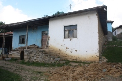 Karakaya-Koyundeki-Ali-Kaypakkayanin-ustaligini-yaptigi-2.-Evimizin-2012-yilindaki-durumu