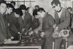 Istanbul-Motor-sanat-okulunda-atolye-caismasi-1967